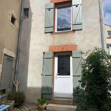 Petite Maison De Village Ebreuil Exterior photo
